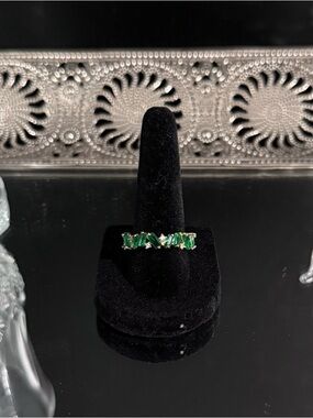 Emerald Green Baguette-Style Stackable Ring